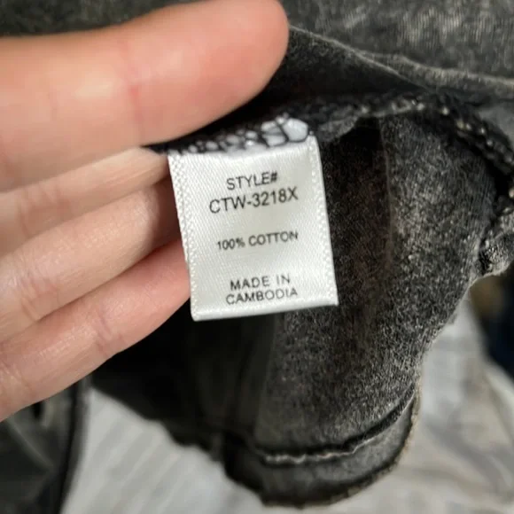 Zenana Plus Size Oversized Mineral Wash Boyfriend Tee - Picture 5 of 5